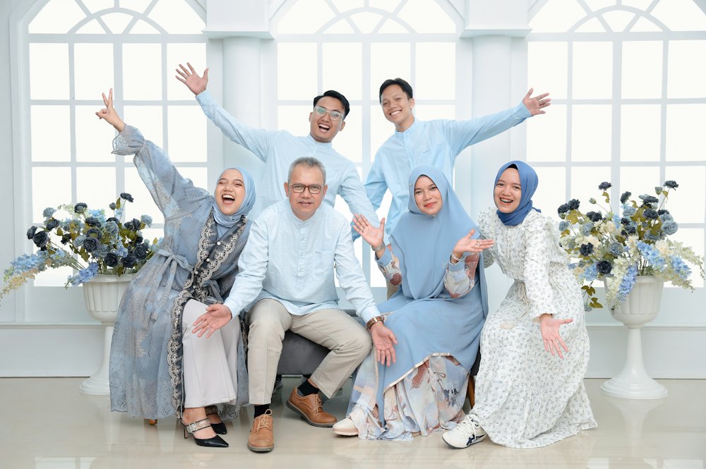 Keluarga Melayu bergambar bersama