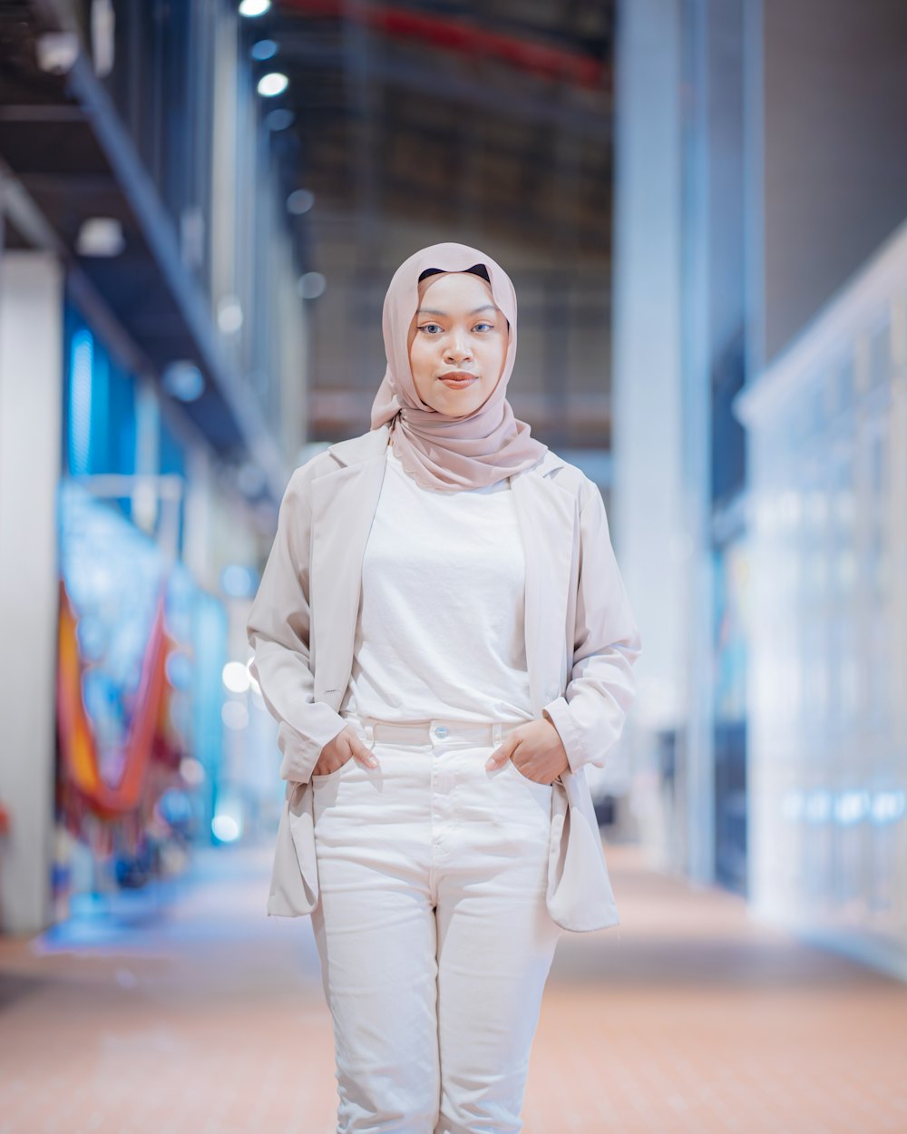 Wanita profesional bertudung